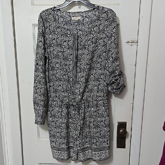 LOFT Pants - Ann TAYLOR LOFT SHORTS ROMPER NAVY WHITE PAISLEY PRINT  ADJ SLEEVES SZ 4